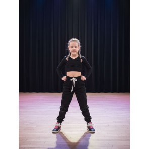balletvestje-in-tactel-kind-in-streetdance-pose-pullover-zwart