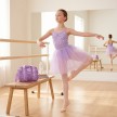 een_jonge_ballerina_oefent