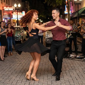 salsa on the street