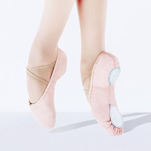 Capezio Cobra U2030 roze balletschoenen met gekruiste elastieken