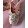 decorative-spitzen-voor-versiering-met-steentjes-handgemaakt